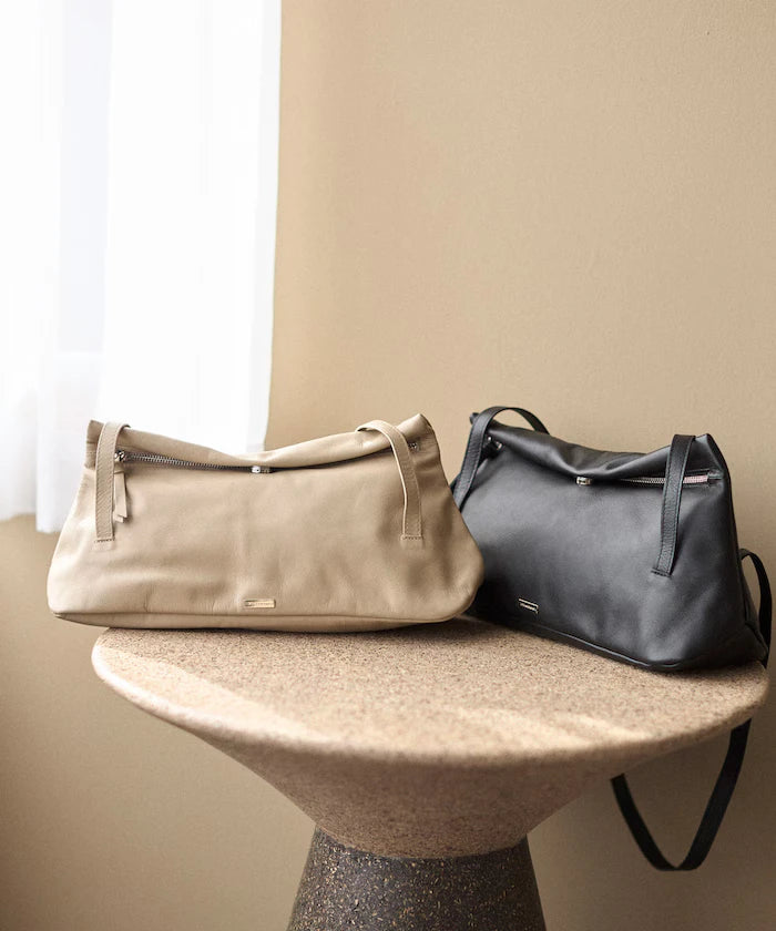 Leather Flap Shoulder Bag / Cowhide / Water-Repellent Leather