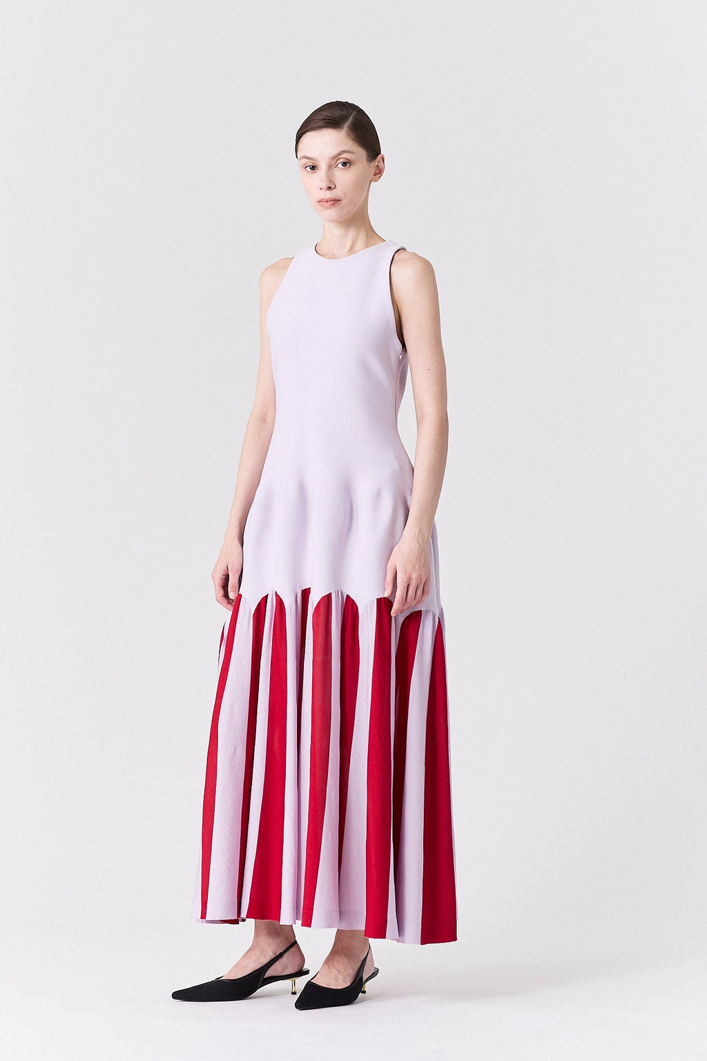 ARCHED SLEEVELESS DRESS