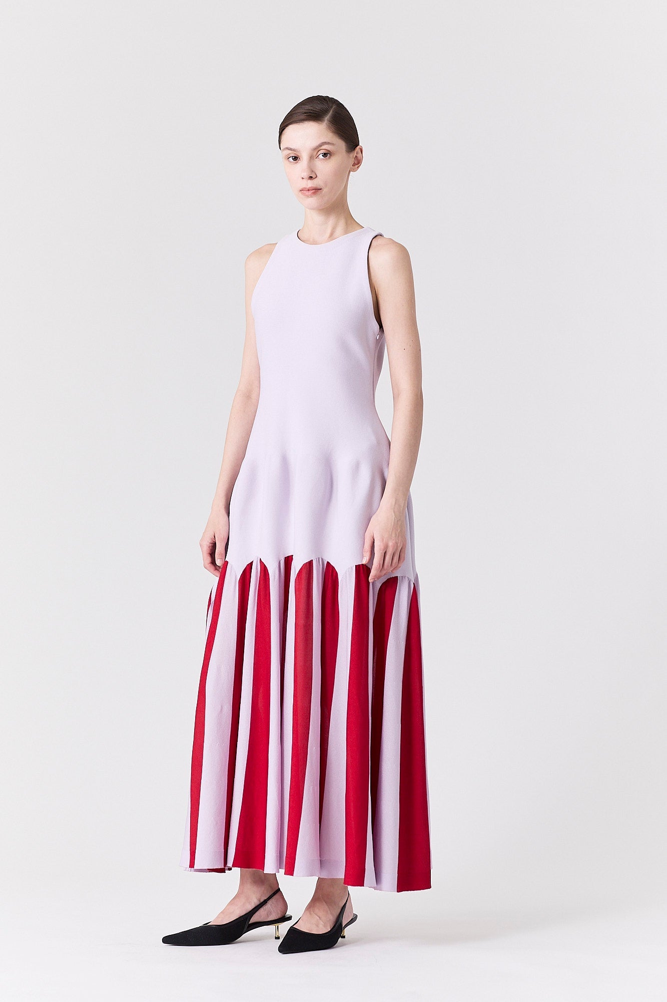ARCHED SLEEVELESS DRESS