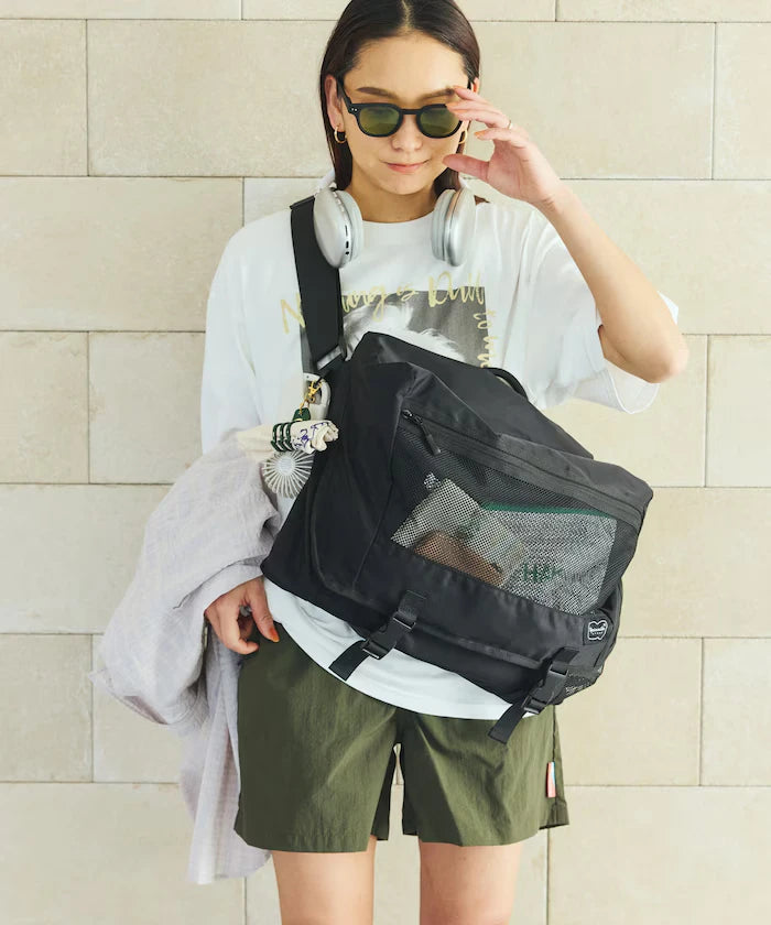 EXPANDER MESSENGER BAG Messenger Bag Water Resistant