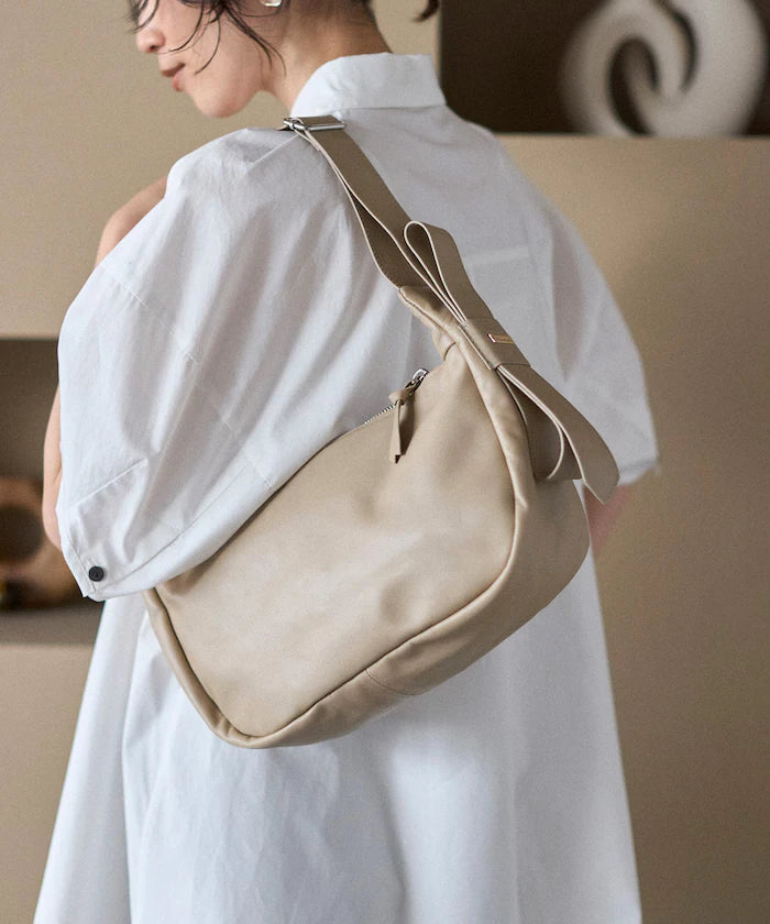 Leather Half Moon Shoulder Bag / Cowhide / Water-Repellent Leather