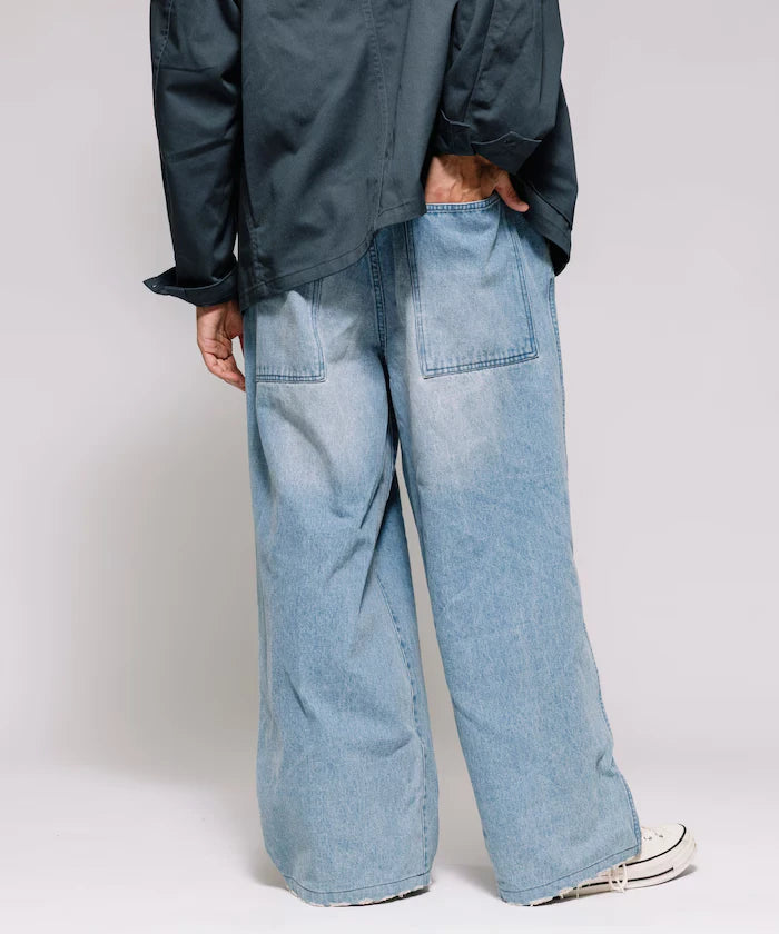 Wide Silhouette Straight Denim
