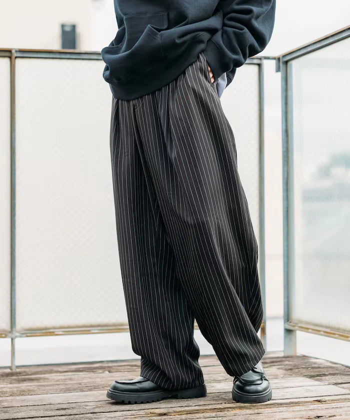 Wide Silhouette Barrel Leg Slacks Pants