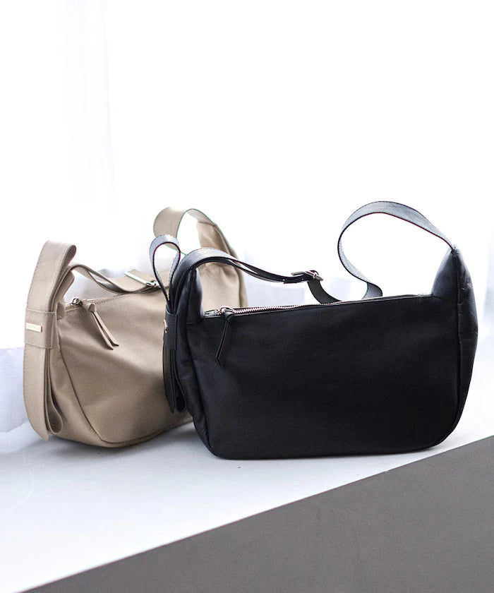 Leather Half Moon Shoulder Bag / Cowhide / Water-Repellent Leather
