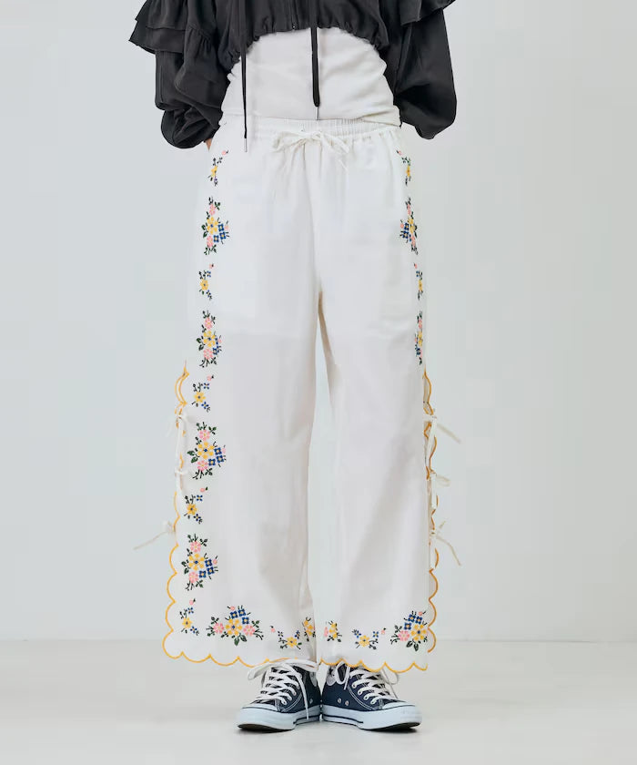 India Scallop Floral Embroidery Pants