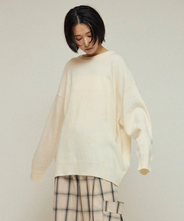 Sweat-like Lettered Knit / Jacquard Knit