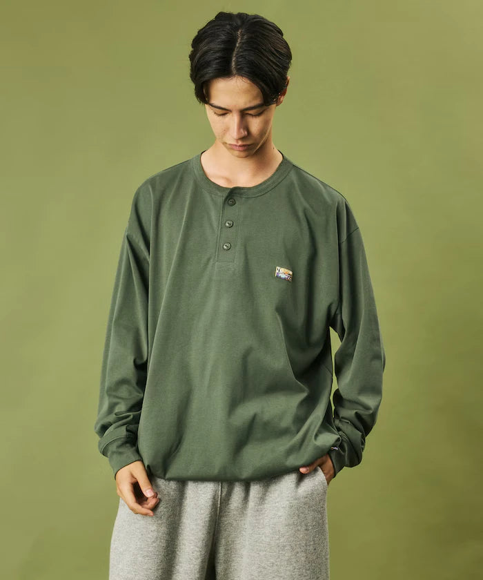 FREAK'S STORE for BEACH & FES Relax Fit One Point Logo Spindle Henley Neck Long Sleeve T-Shirt