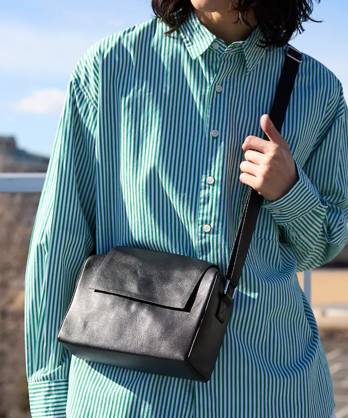 Leather Editor's Flap Shoulder Bag / Leather Editor's Flap Shoulder / Cowhide / Water-repellent Leather