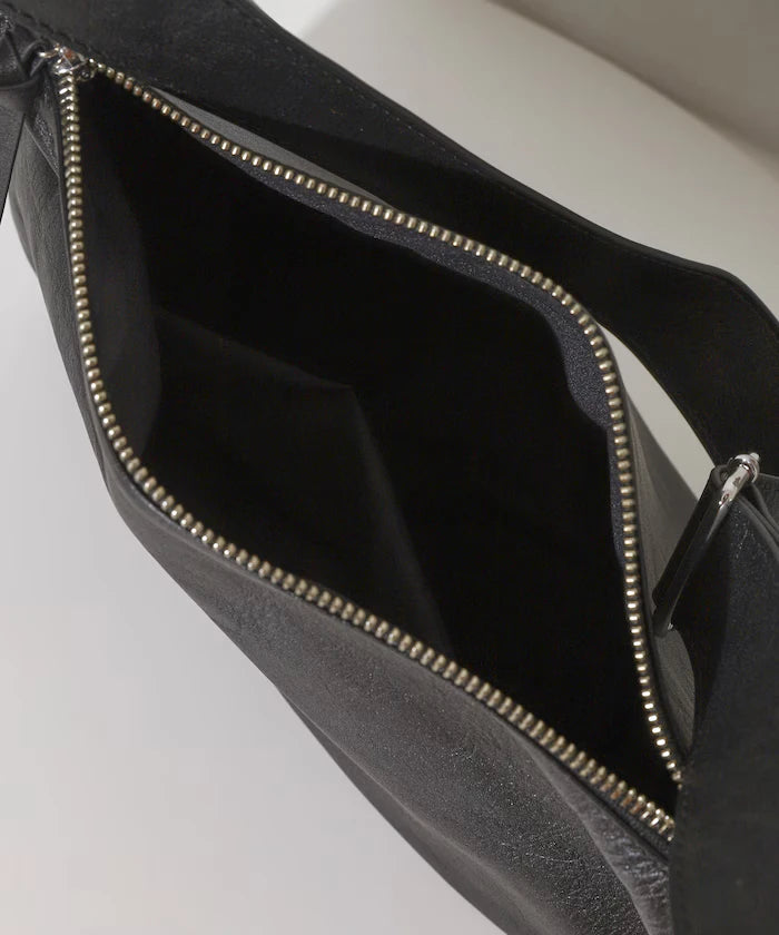 Leather Half Moon Shoulder Bag / Cowhide / Water-Repellent Leather