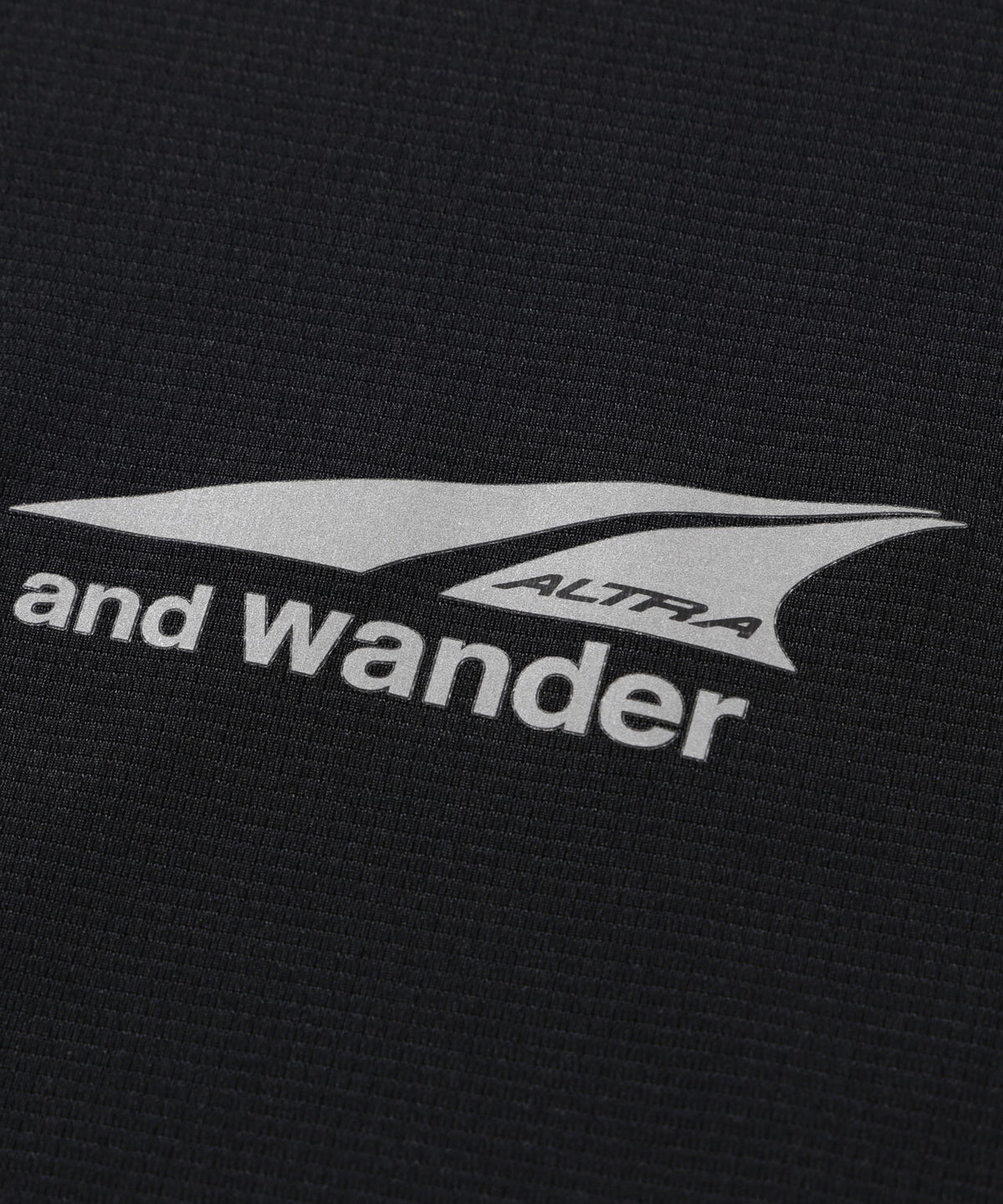 Altra × and wander  SS T