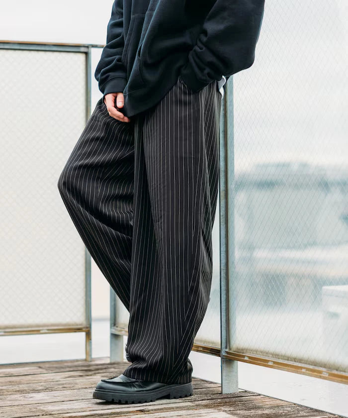 Wide Silhouette Barrel Leg Slacks Pants