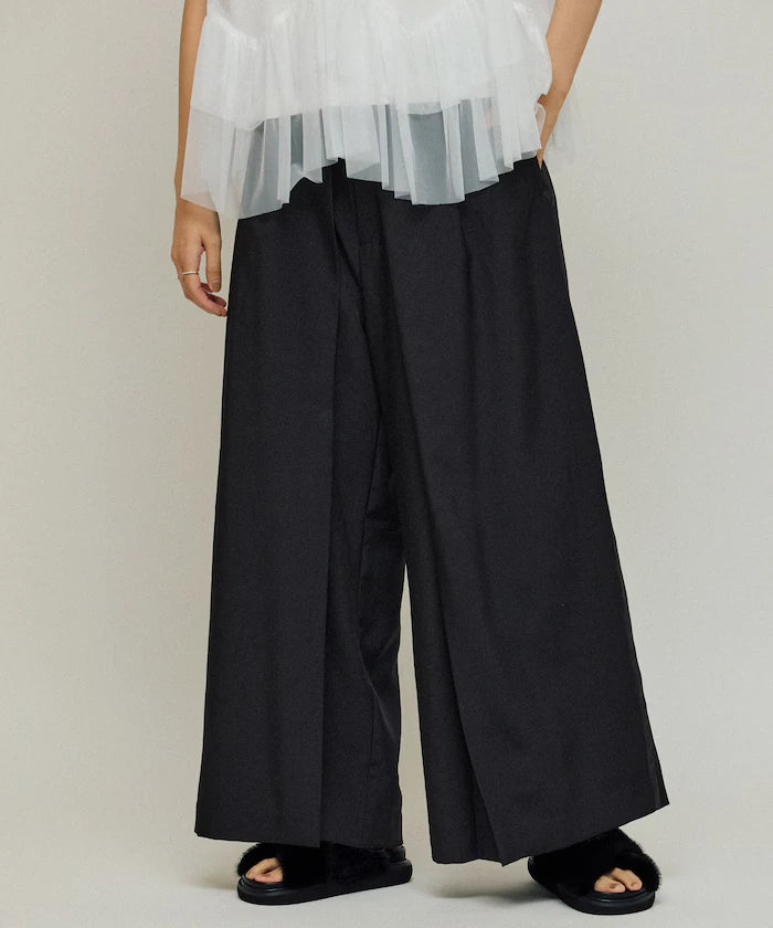 Front Tuck Wide Slack Pants / Loose Silhouette