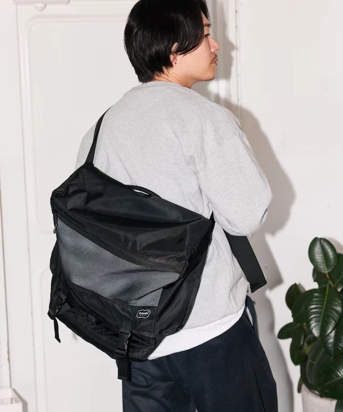 EXPANDER MESSENGER BAG Messenger Bag Water Resistant