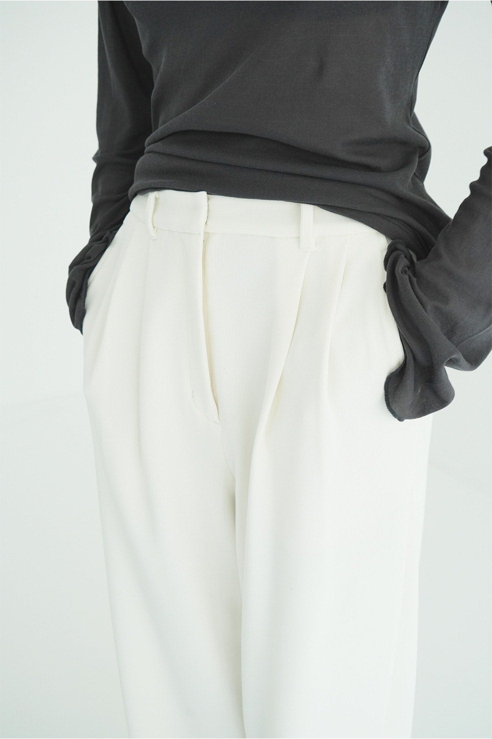 RIB STRIPE TUCK PANTS