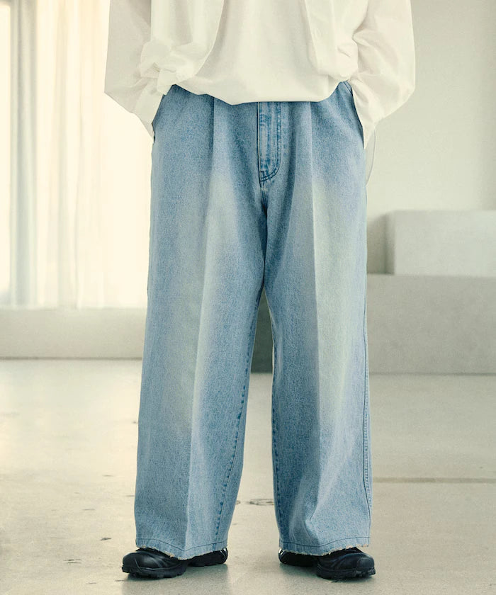 Wide Silhouette Straight Denim