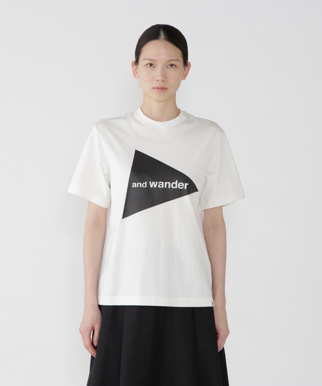 and wander logo SS T