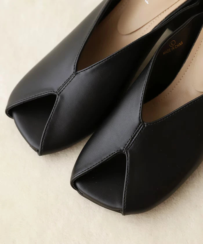 Open-toe slit sandals