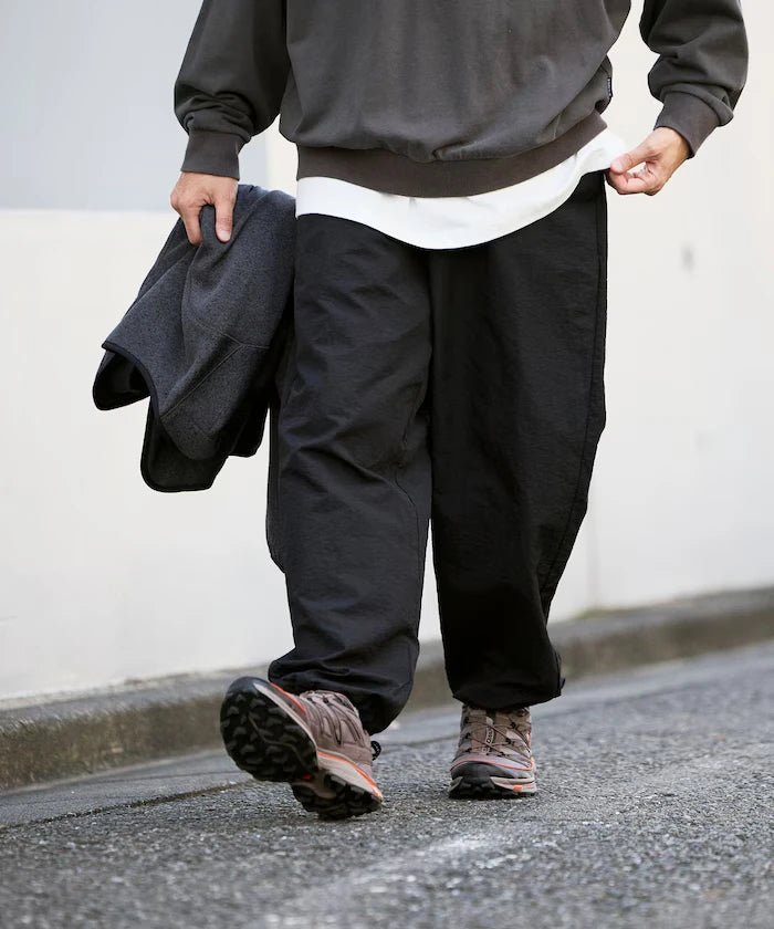 Wide Straight Nylon Track Pants / Tapered Silhouette Easy Nylon Pants
