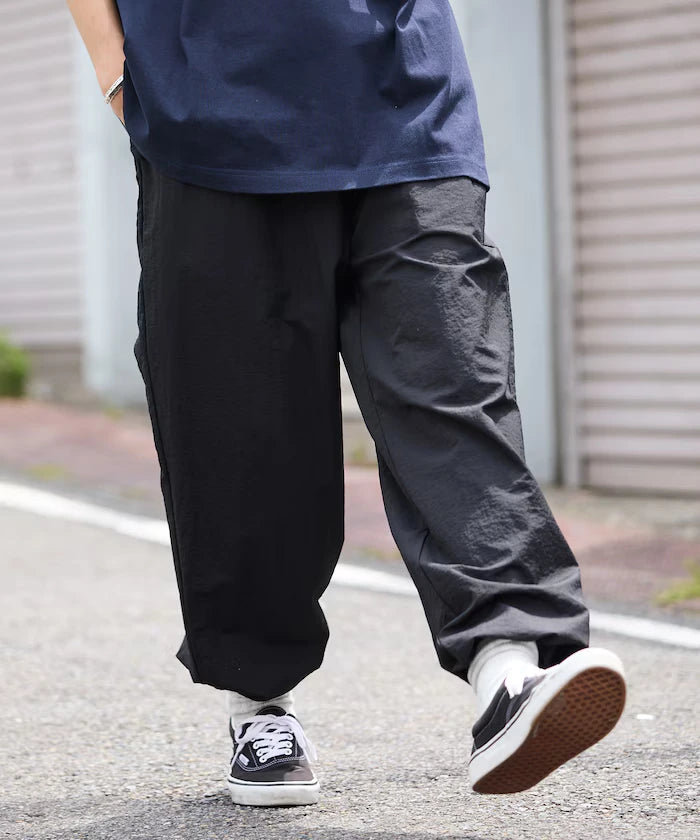 Wide Straight Nylon Track Pants / Tapered Silhouette Easy Nylon Pants