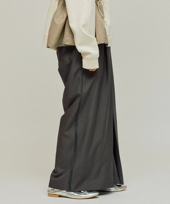 Front Tuck Wide Slack Pants / Loose Silhouette