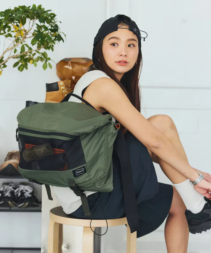 EXPANDER MESSENGER BAG Messenger Bag Water Resistant