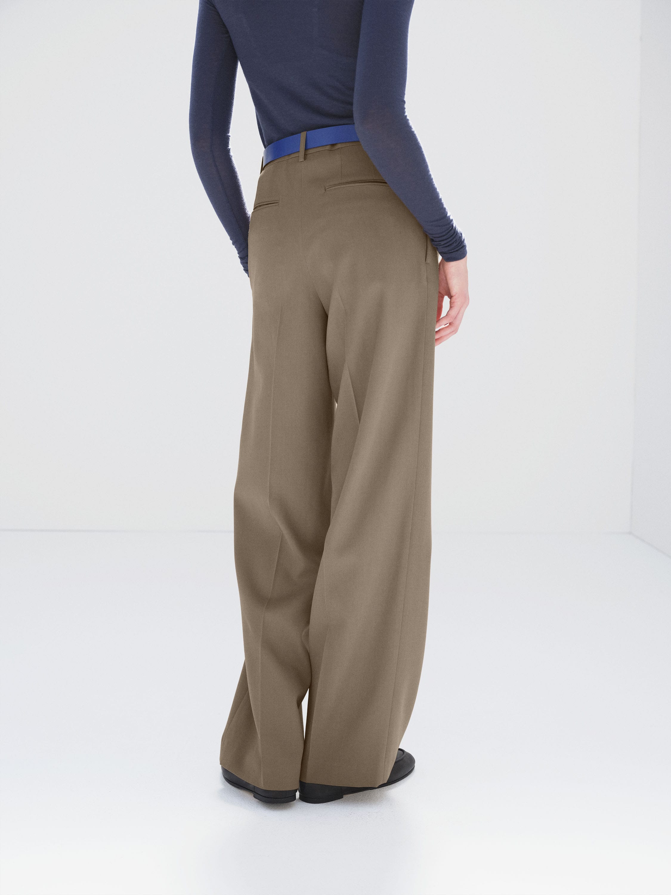 LIGHT WOOL MAX GABARDINE TWO-TUCK SLACKS