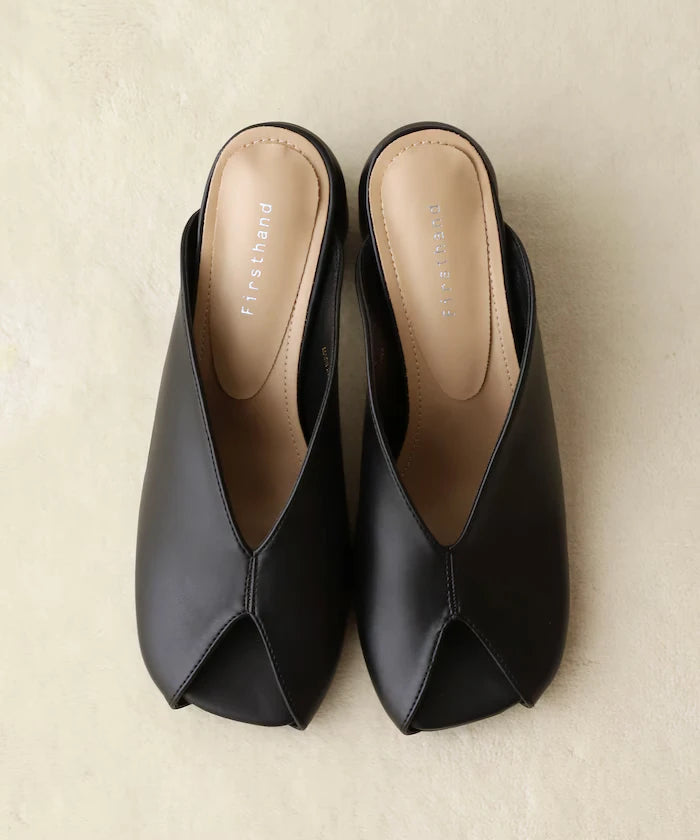 Open-toe slit sandals