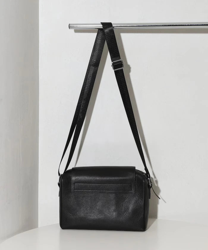 Leather Editor's Flap Shoulder Bag / Leather Editor's Flap Shoulder / Cowhide / Water-repellent Leather
