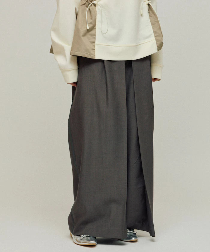 Front Tuck Wide Slack Pants / Loose Silhouette