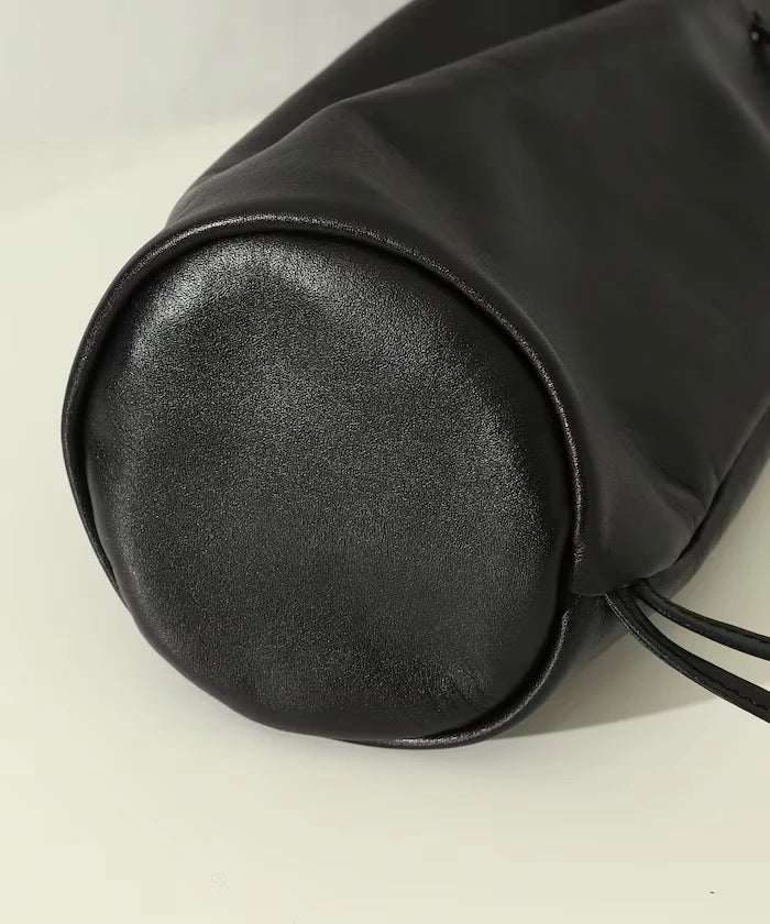 Leather Drawstring Shoulder Bag / Cowhide / Water-Repellent Leather
