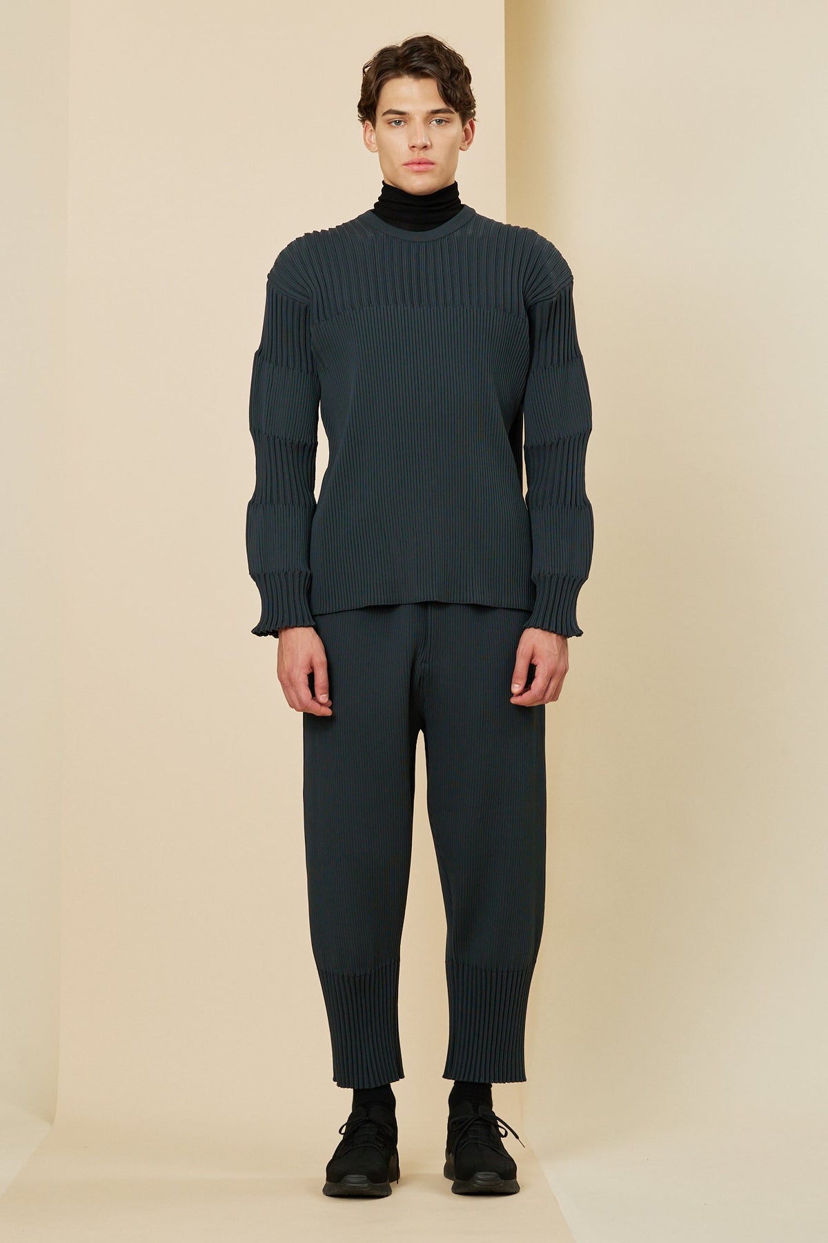 FLUTED PULLOVER