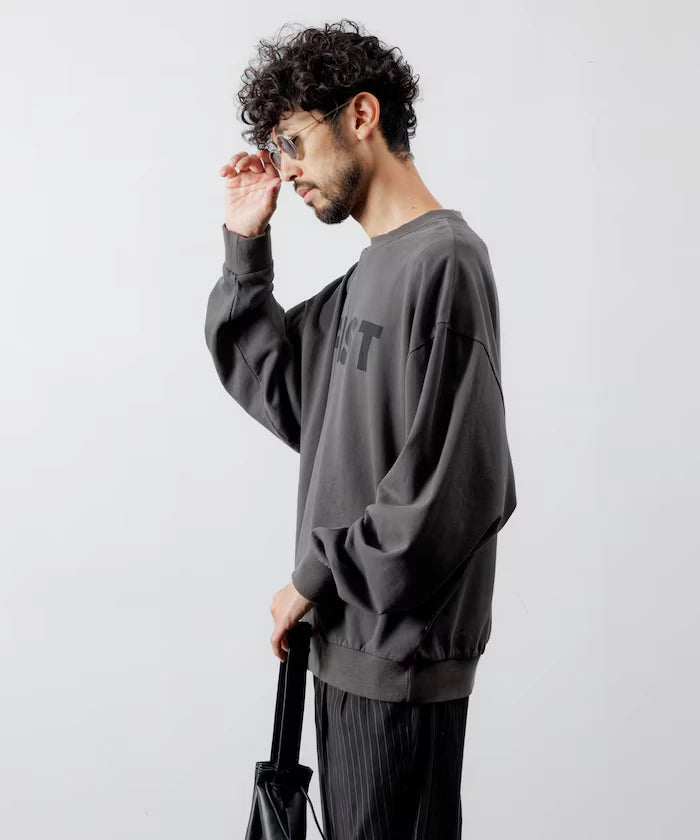 Front Print Crew Neck Sweat FIRST / Relaxed Fit