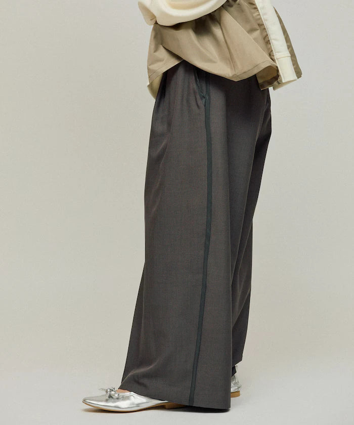 Front Tuck Wide Slack Pants / Loose Silhouette