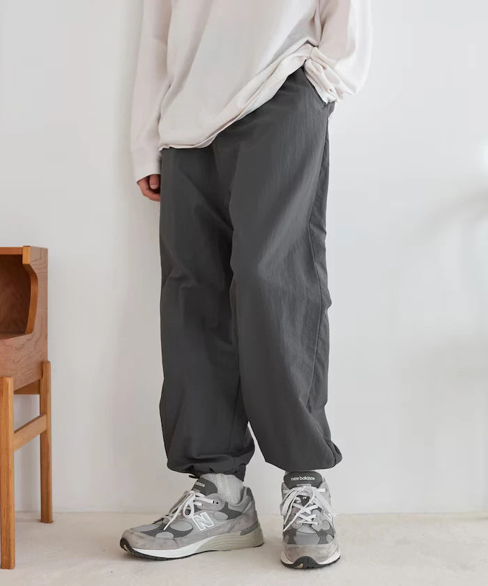 Wide Straight Nylon Track Pants / Tapered Silhouette Easy Nylon Pants