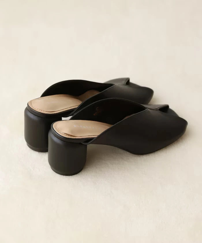 Open-toe slit sandals