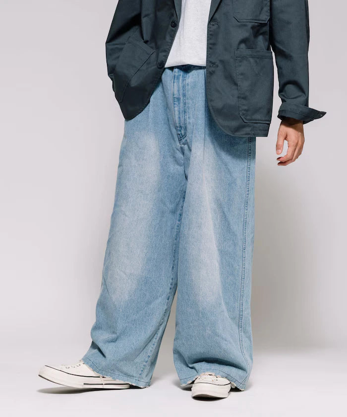 Wide Silhouette Straight Denim