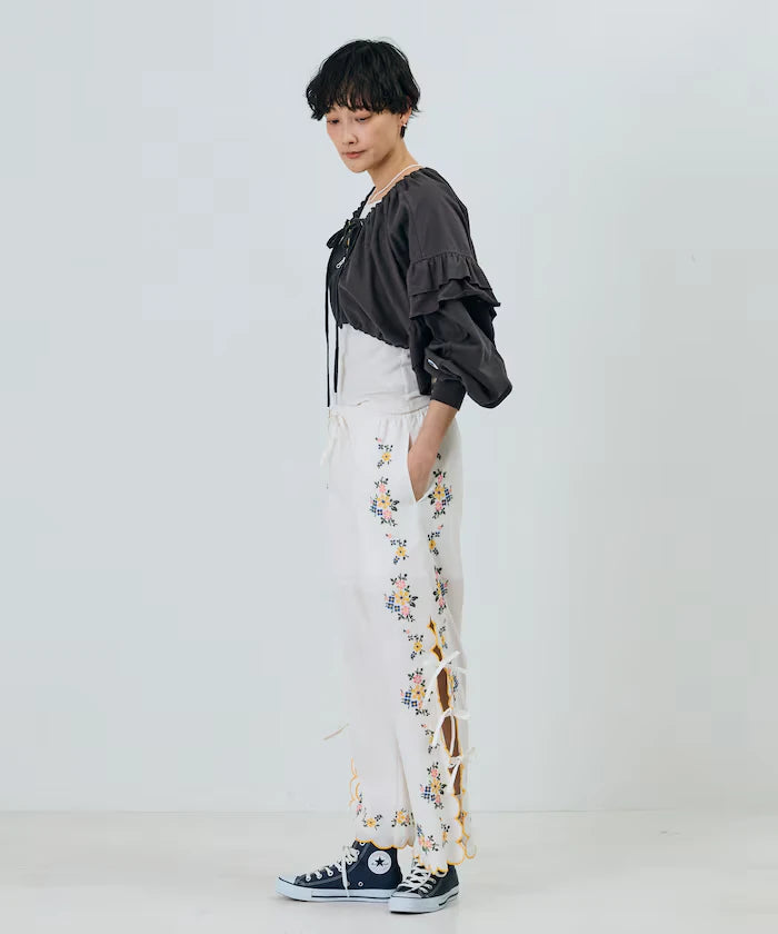 India Scallop Floral Embroidery Pants