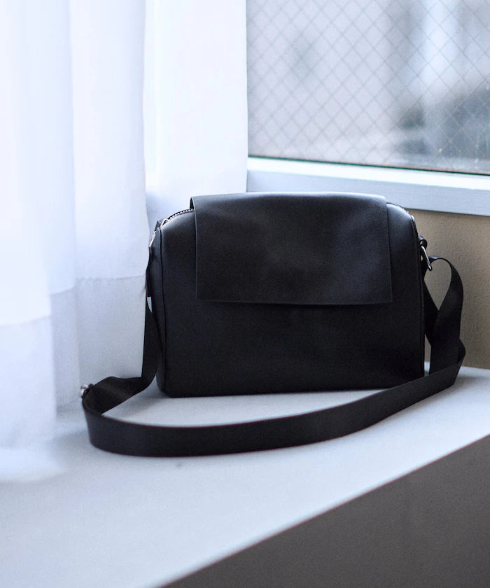 Leather Editor's Flap Shoulder Bag / Leather Editor's Flap Shoulder / Cowhide / Water-repellent Leather