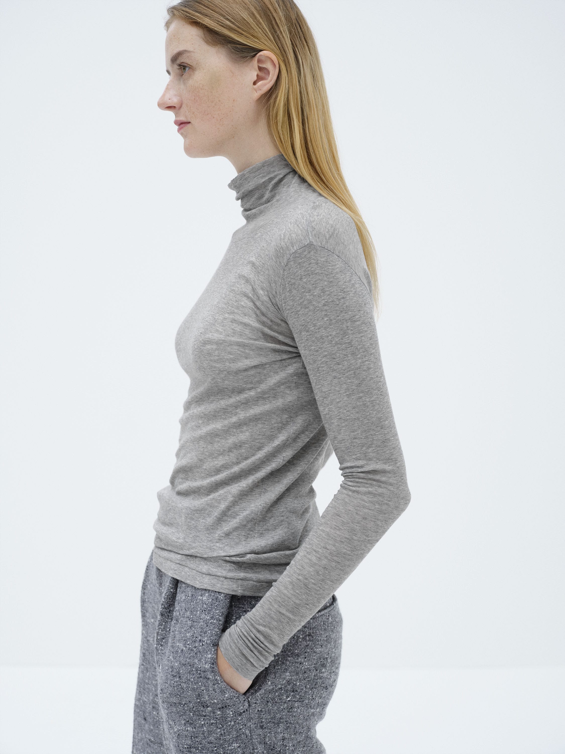 SUPER HIGH GAUGE SHEER RIB TURTLE NECK L/S TEE