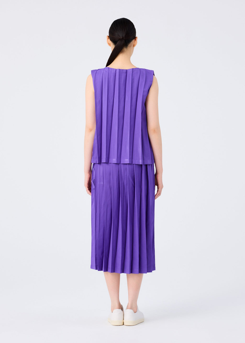 Cross Pleats
