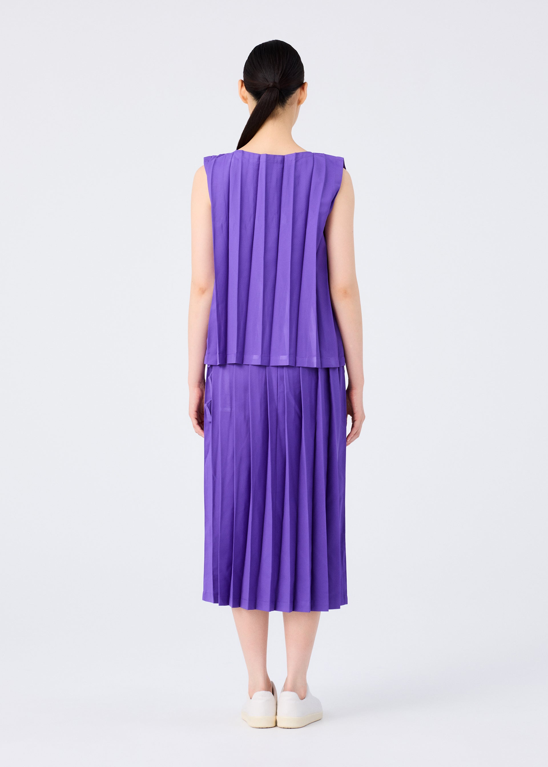 Cross Pleats