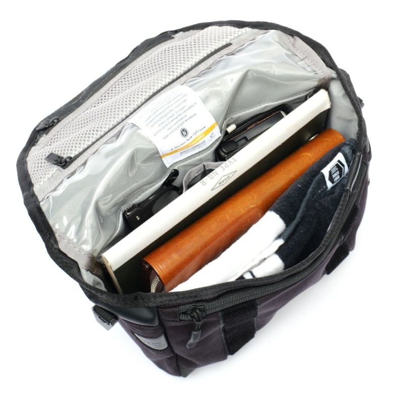 BLEISURE TRAVEL SHOULDER
