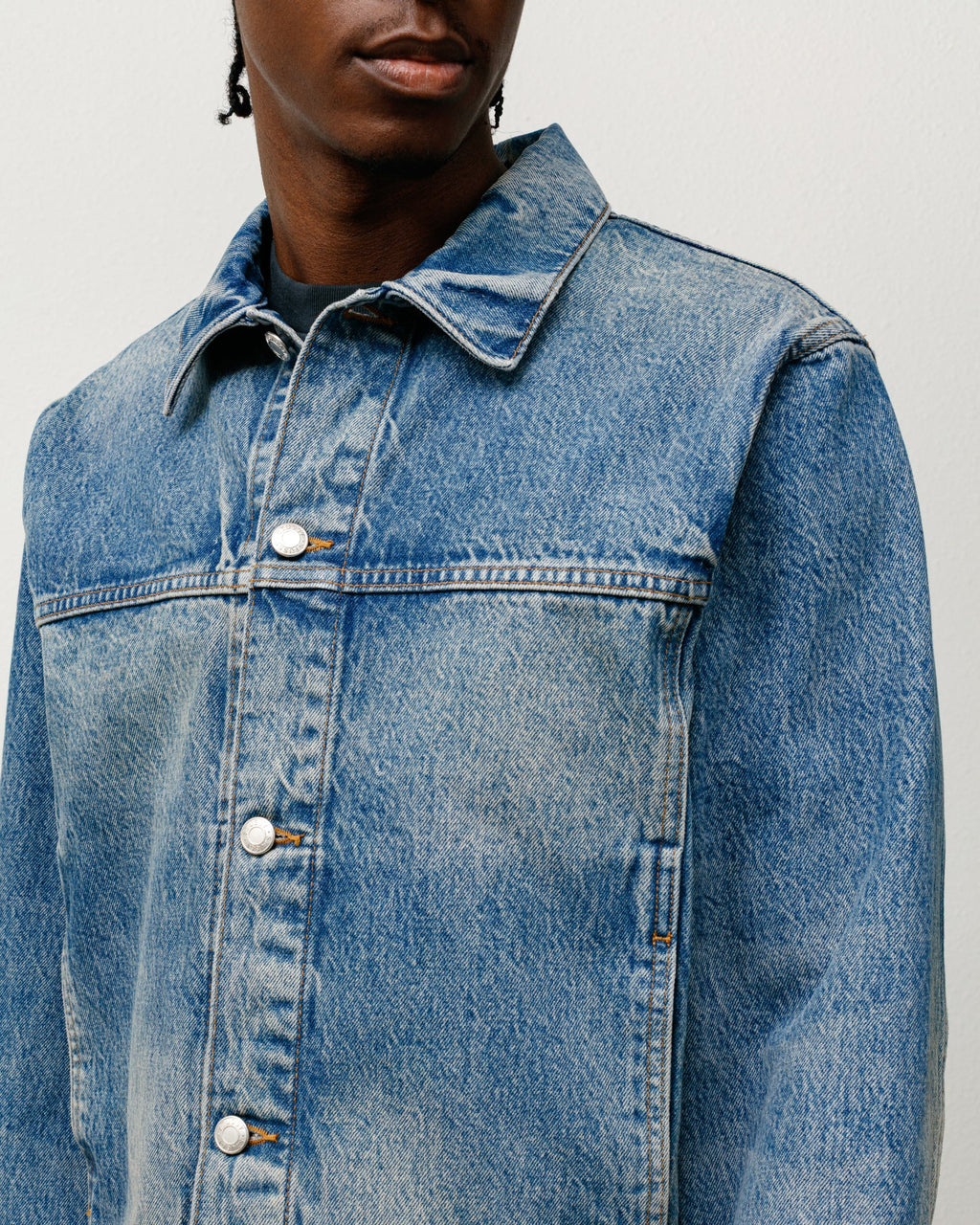 DENIM TRUCKER JACKET
