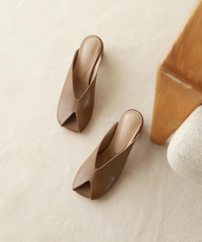 Open-toe slit sandals