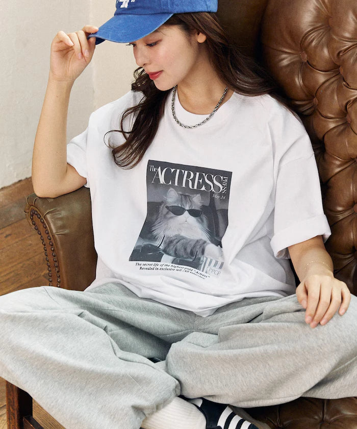 <Functional Material> MAGAZINE Cat Photo T-Shirt Limited Release