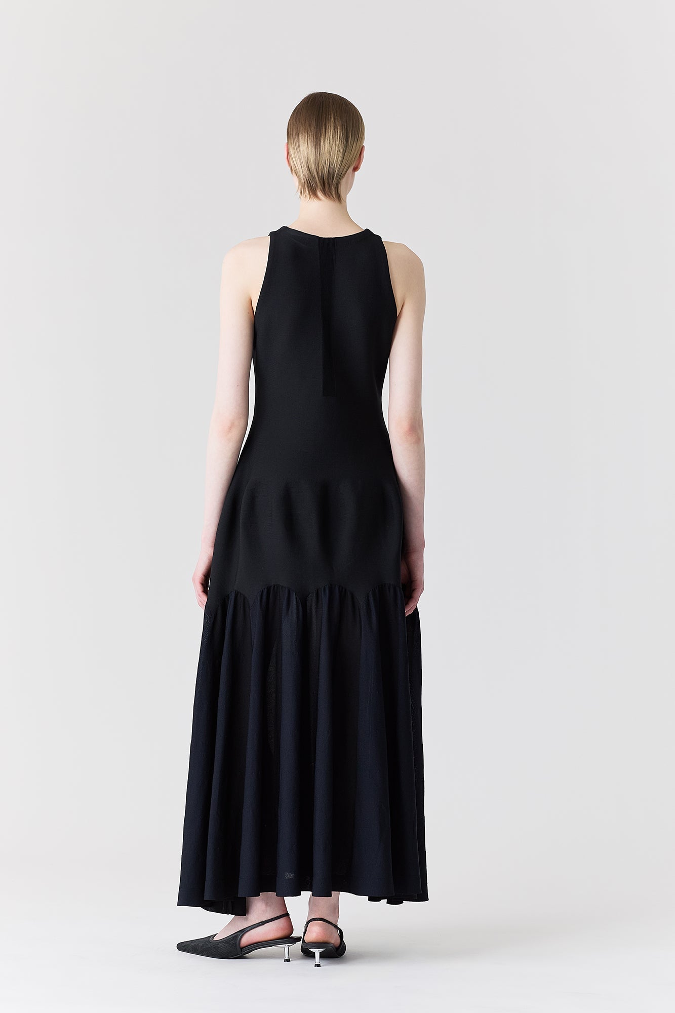 ARCHED SLEEVELESS DRESS