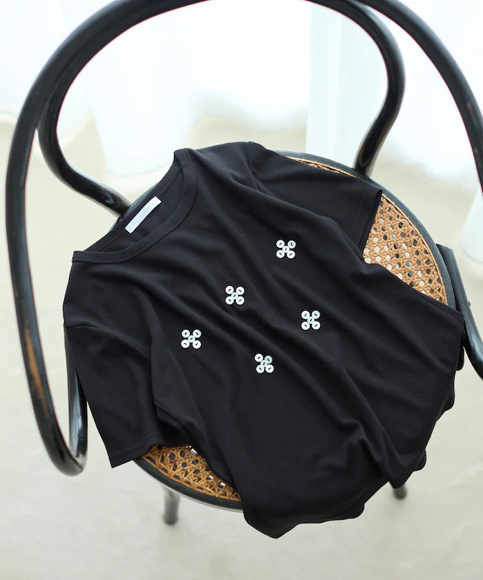 Shell Button Flower Motif Cotton Modal T-Shirt