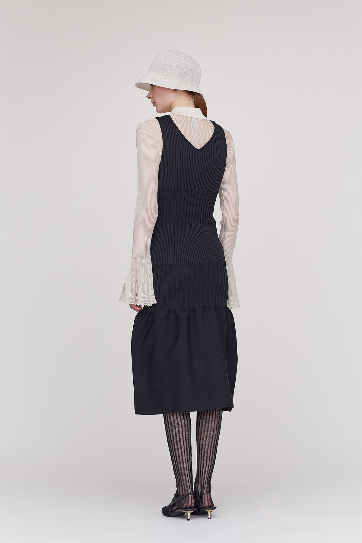 FLUTED V-NECK SLEEVELESS MERMAID DRESS