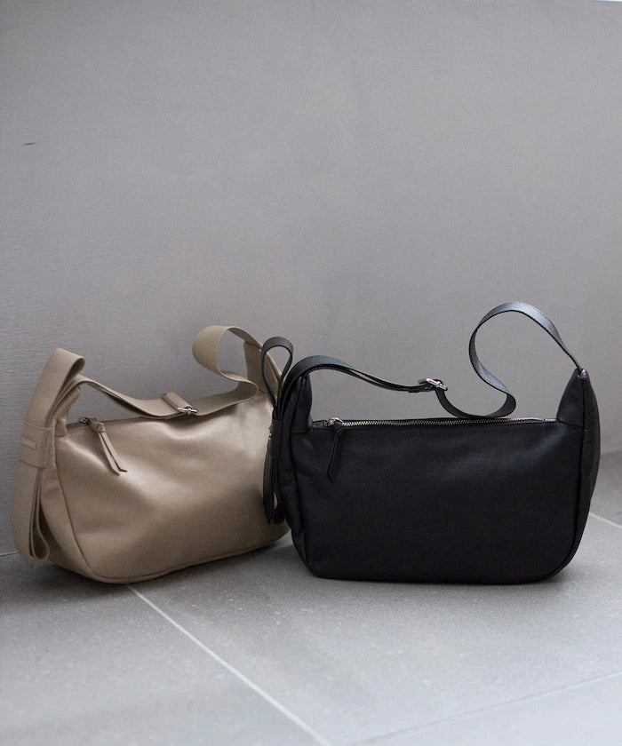 Leather Half Moon Shoulder Bag / Cowhide / Water-Repellent Leather