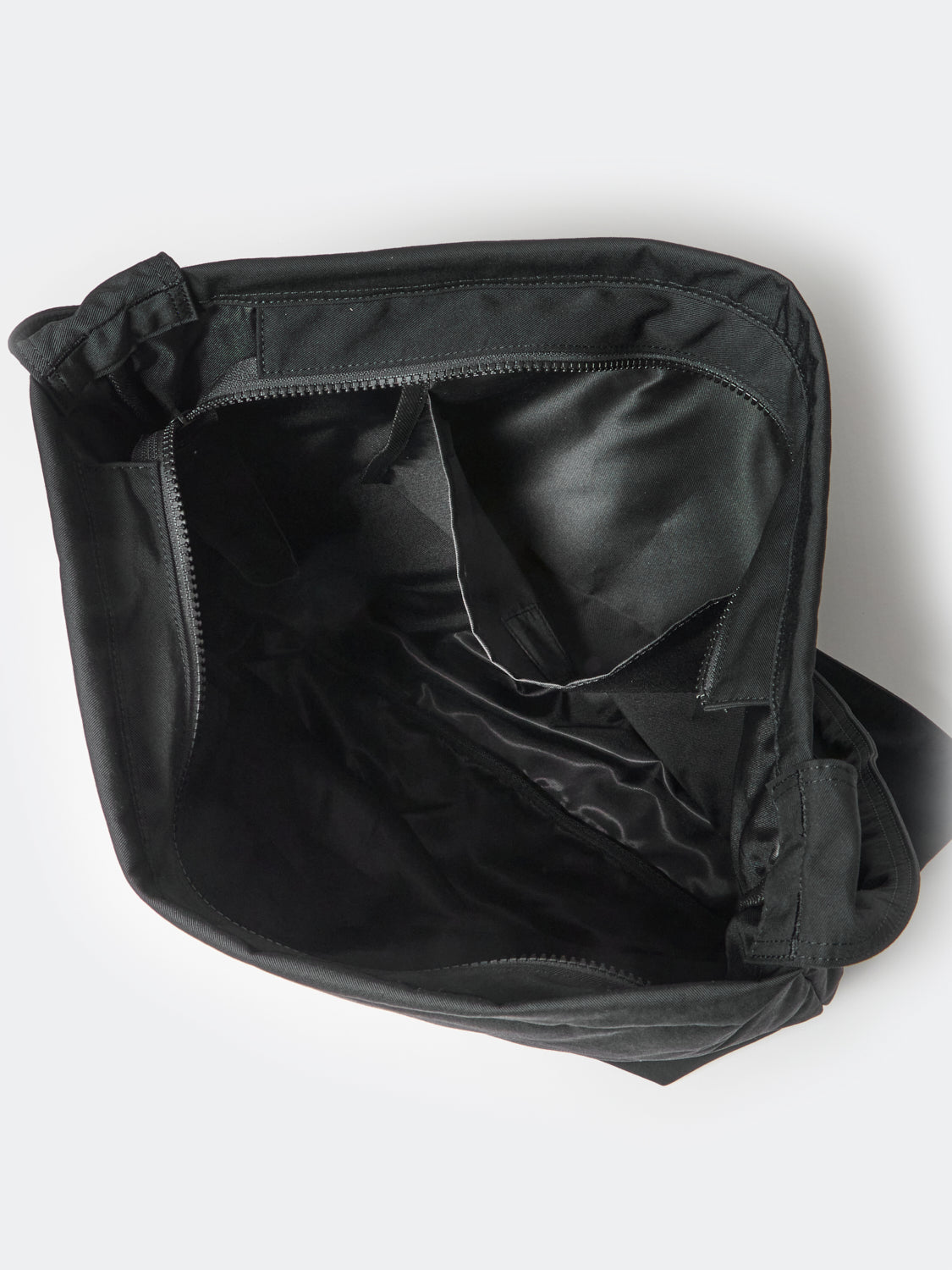 TECH SLING BAG